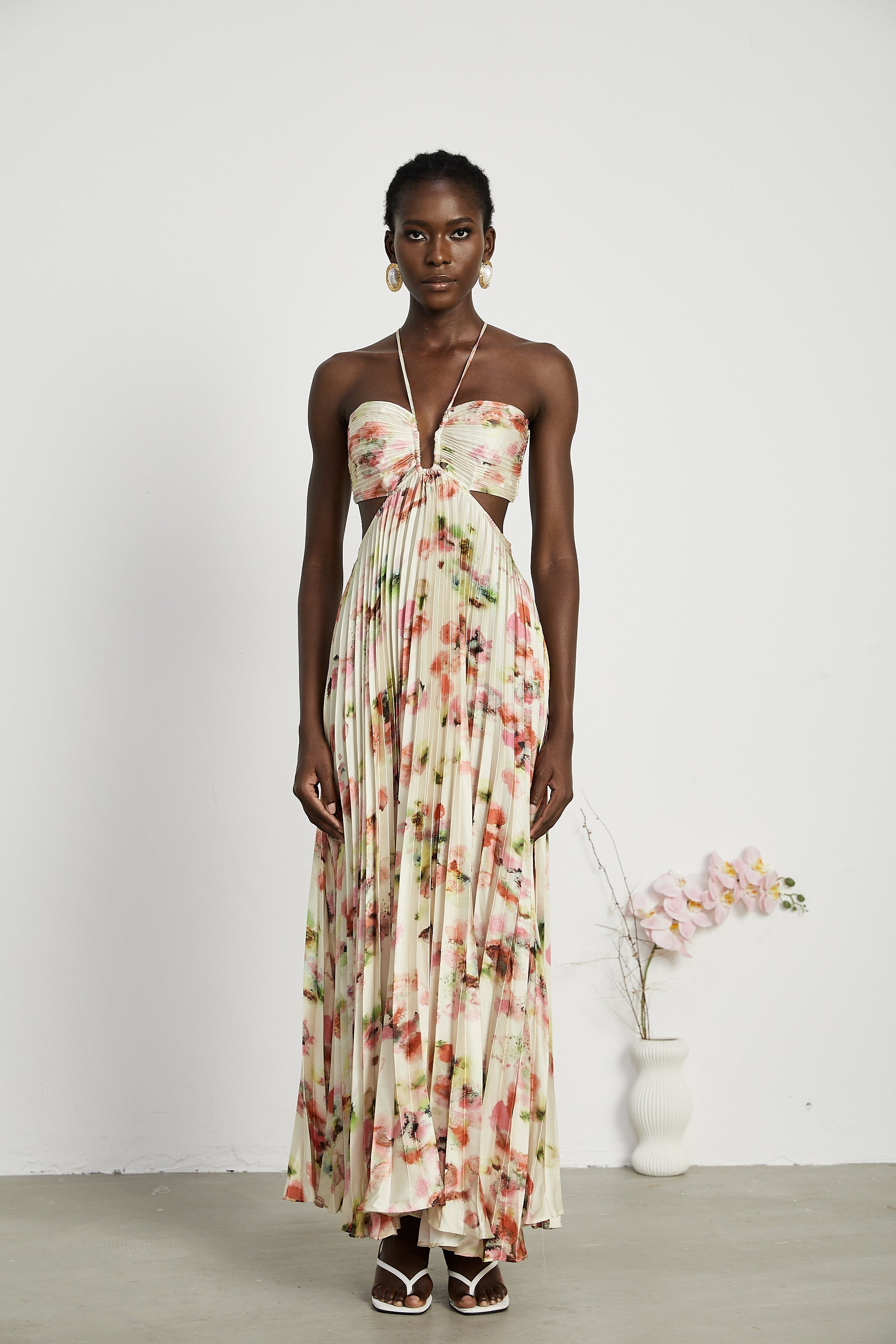 <img src="https://www.beryn-boutique.com/" 
       alt=" Floral Print Backless Midi Dress" 
       loading="lazy" />