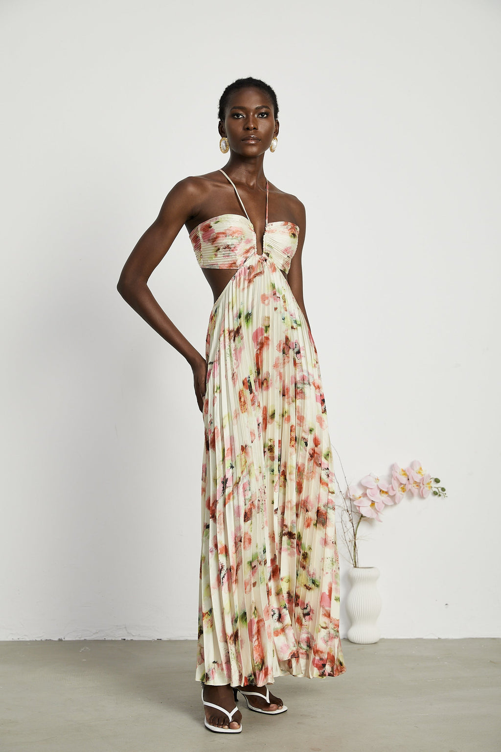 <img src="https://www.beryn-boutique.com/" 
       alt=" Floral Print Backless Midi Dress" 
       loading="lazy" />