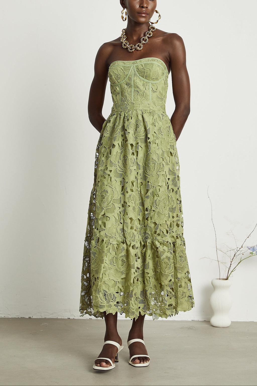 <img src="https://www.beryn-boutique.com/" 
       alt="Lace Strapless Corset Maxi Dress" 
       loading="lazy" />
