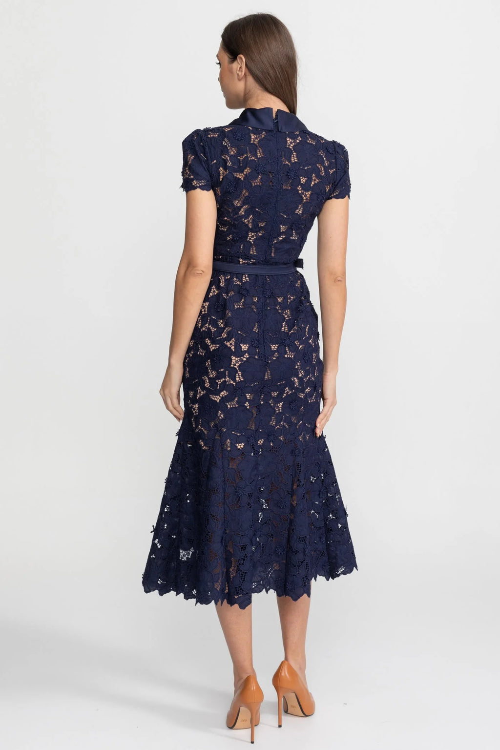 <a href="https://beryn-boutique.com/dress">
<img src="xxx.jpg" alt=<"Elegant Long Sleeve Lace Shirt Dress with Waist Belt, Classic Lapel Collar Formal Maxi Dress">
</a>
