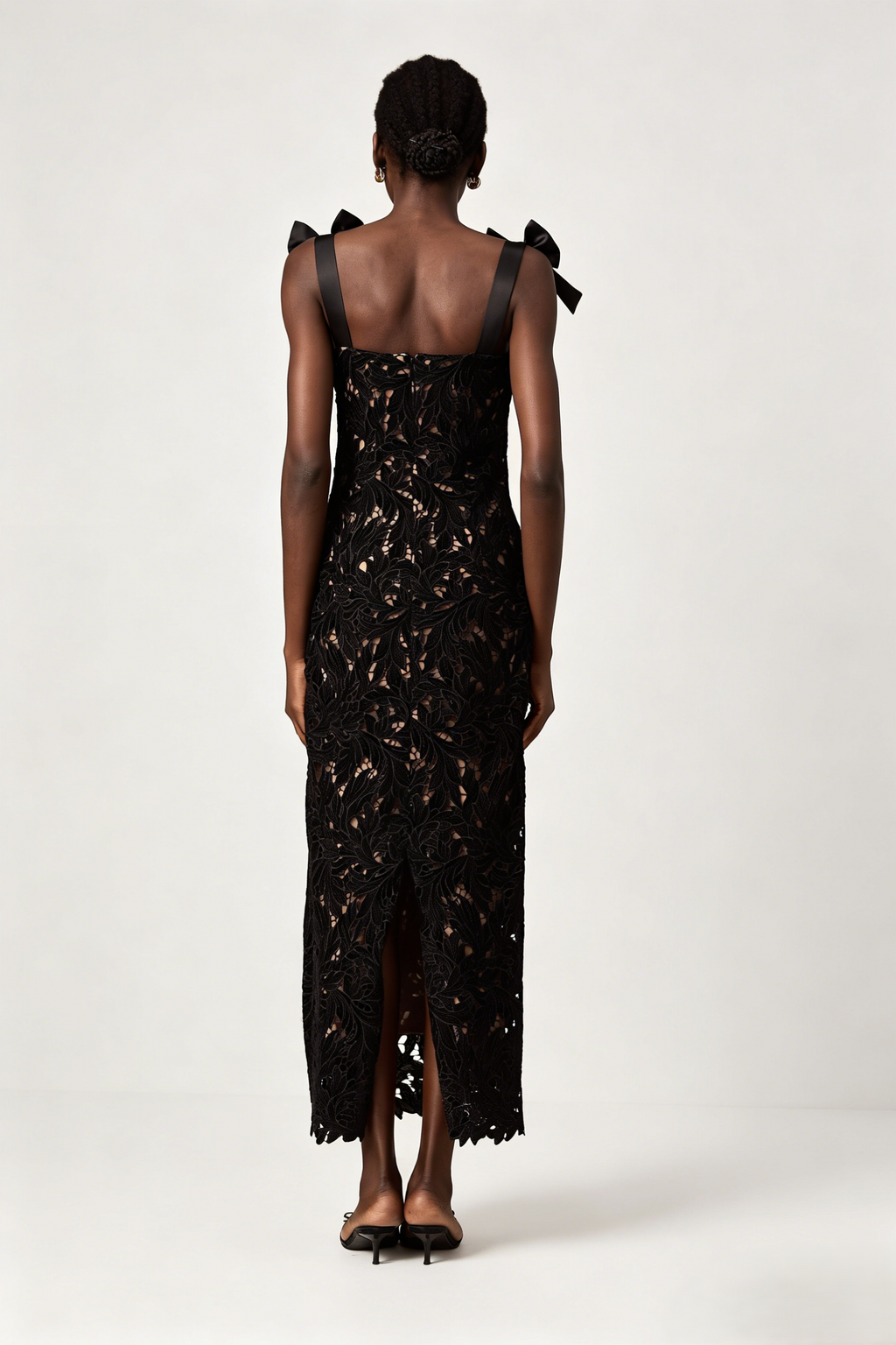 <img src="https://www.beryn-boutique.com/" 
       alt="Black Vintage Embroidered Dress" 
       loading="lazy" />