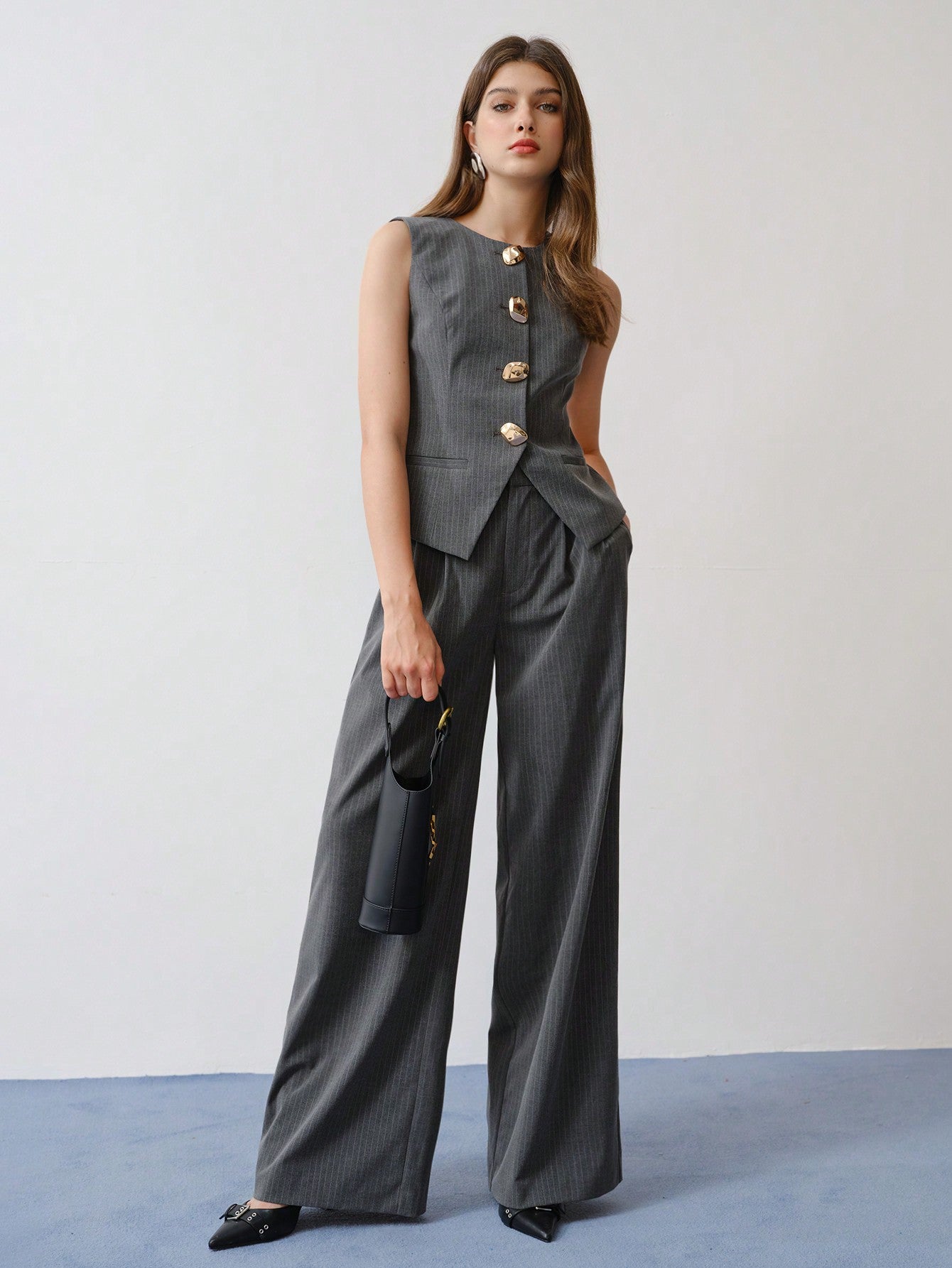 <a href="https://beryn-boutique.com/dress">
<img src="xxx.jpg" alt=<"Elegant Office Wear Sleeveless Vest with Gold Buttons & High Waist Wide Leg Trousers Set">
</a>
