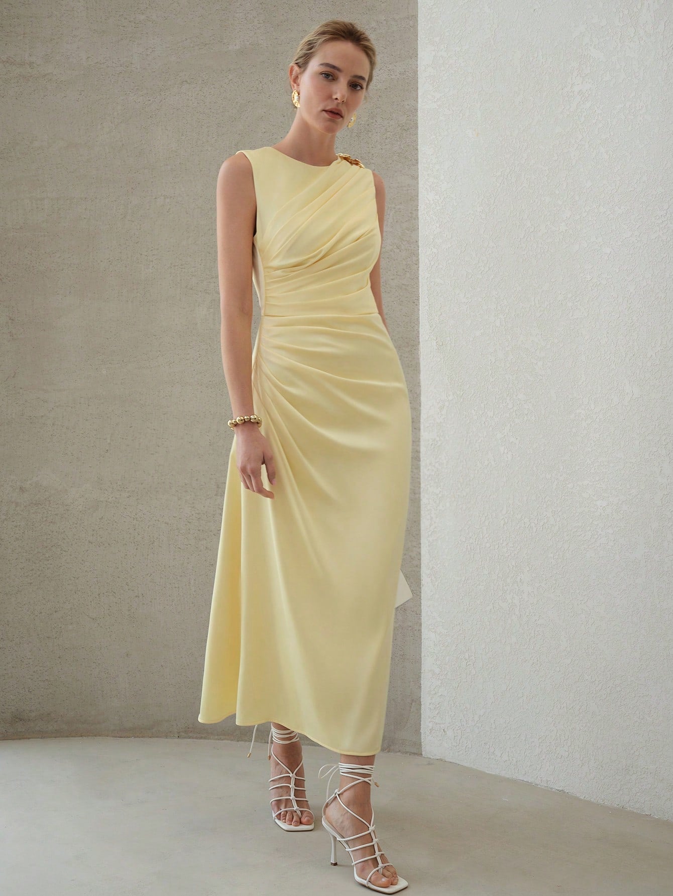 <a href="https://beryn-boutique.com/dress">
<img src="xxx.jpg" alt=<" ELEGANT SOLID RUCHED WAIST SLIM FIT DRESS FOR WOMEN">
</a>
