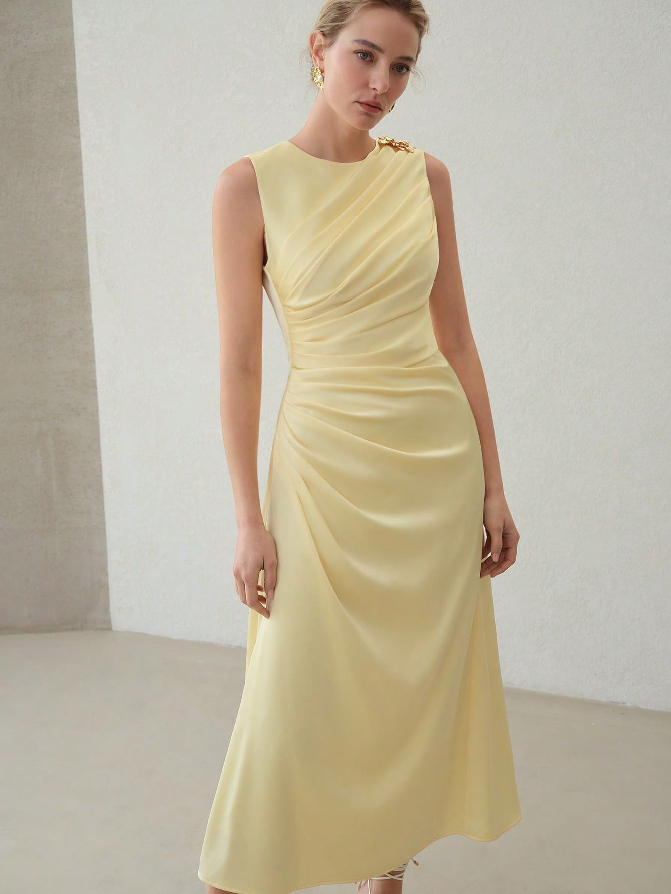 <a href="https://beryn-boutique.com/dress">
<img src="xxx.jpg" alt=<" ELEGANT SOLID RUCHED WAIST SLIM FIT DRESS FOR WOMEN">
</a>
