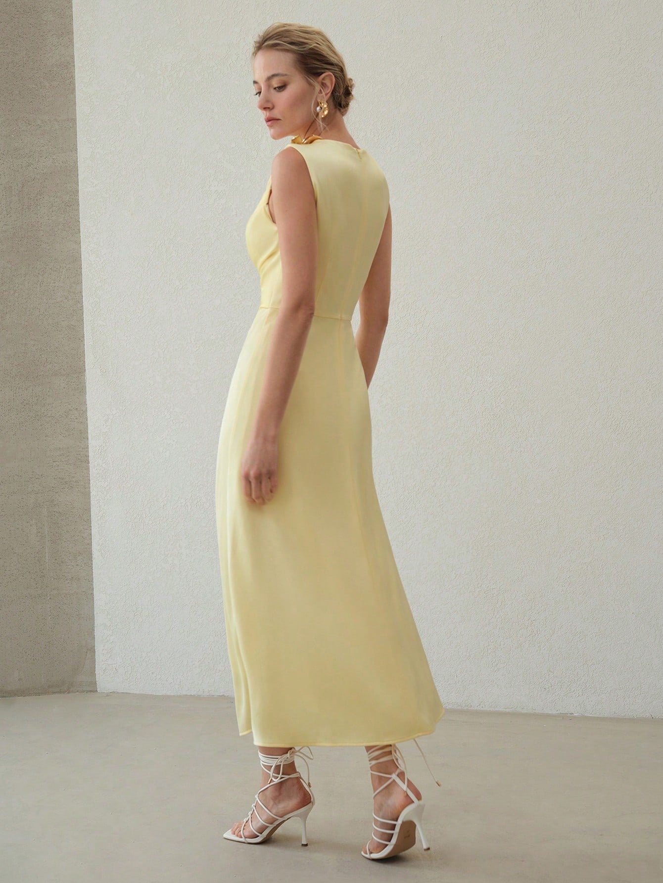 <a href="https://beryn-boutique.com/dress">
<img src="xxx.jpg" alt=<" ELEGANT SOLID RUCHED WAIST SLIM FIT DRESS FOR WOMEN">
</a>
