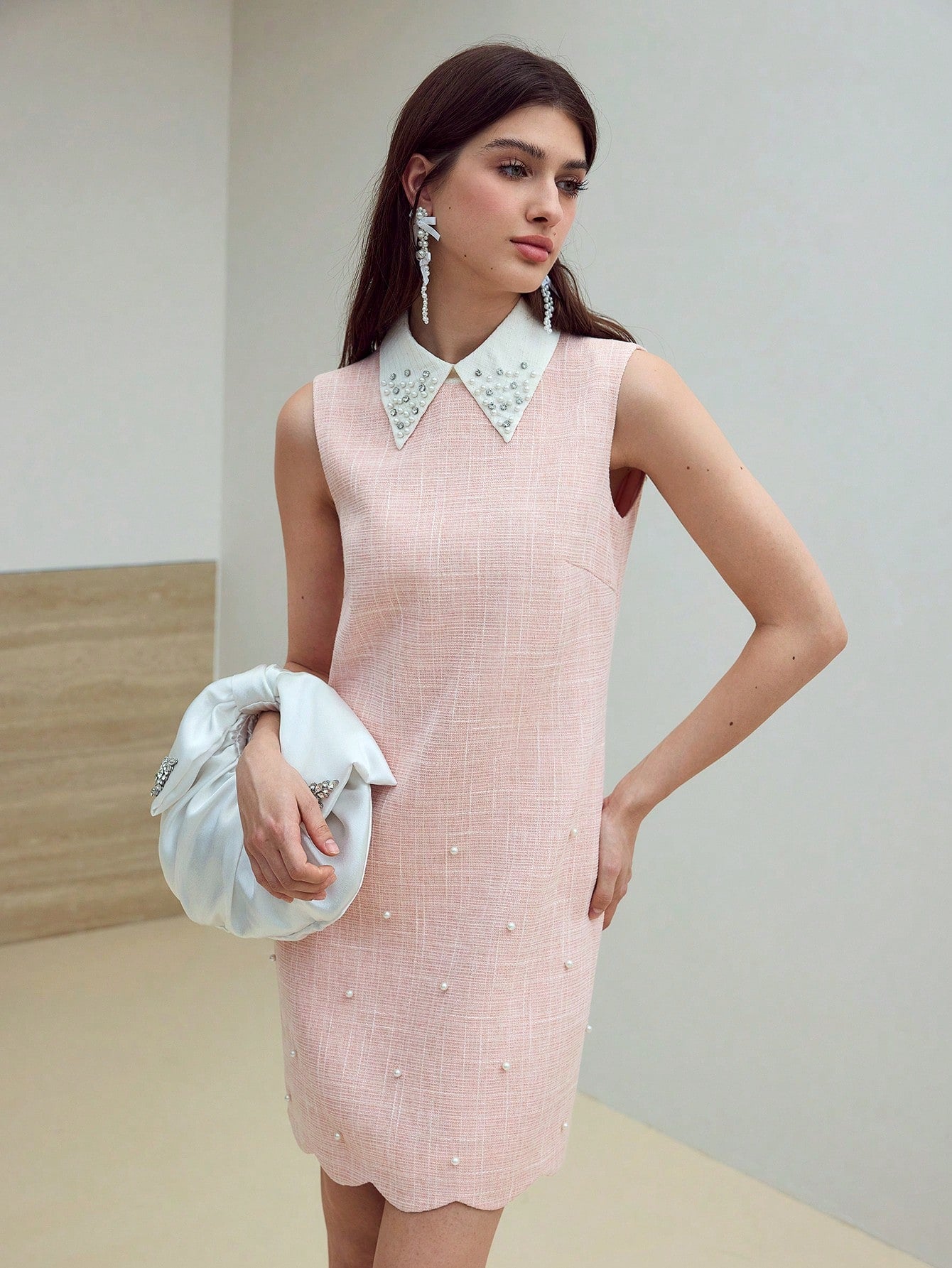 <a href="https://beryn-boutique.com/dress">
<img src="xxx.jpg" alt=<"Luxury Pink Tweed Mini Dress Sleeveless Rhinestone Collar Pearl Scalloped Cocktail Dress">
</a>
