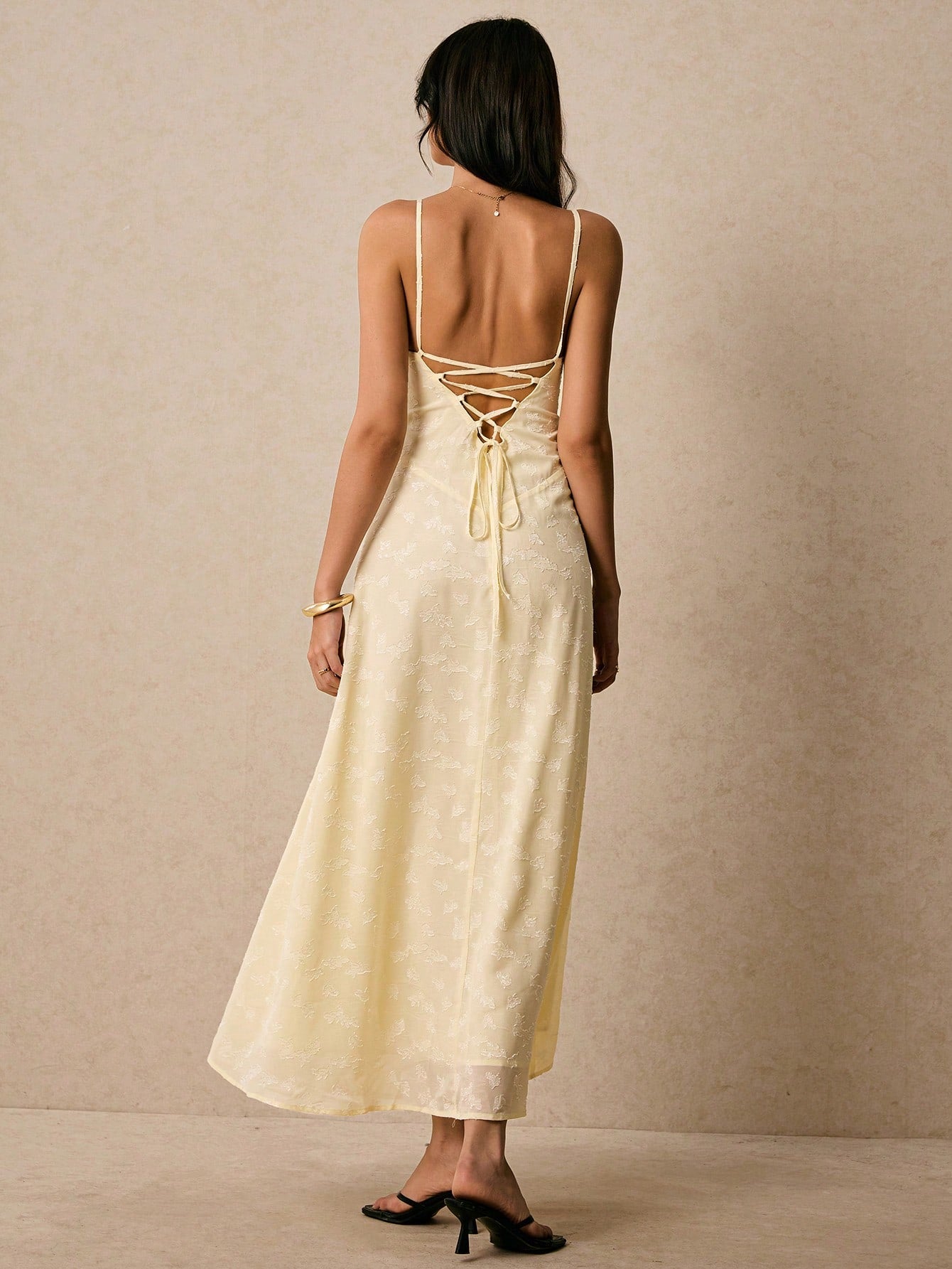 <a href="https://beryn-boutique.com/dress">
<img src="xxx.jpg" alt=<Women's Dresses Lace-Up Backless Romantic Maxi Dress">
</a>
