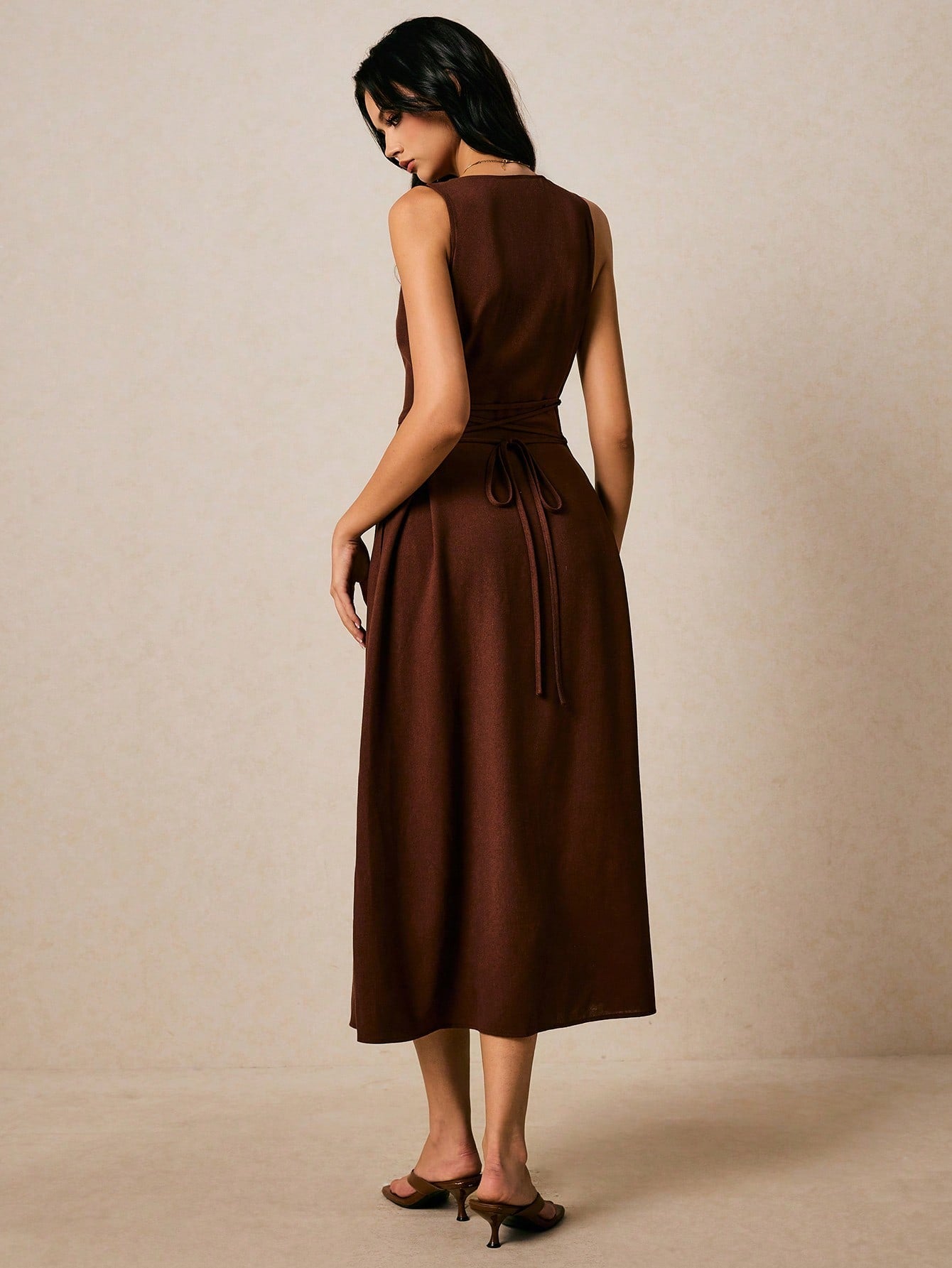 <a href="https://beryn-boutique.com/dress">
<img src="xxx.jpg" alt=<  Women's Round NecK Single-Breasted Sleeveless Brown  Dress">
</a>
