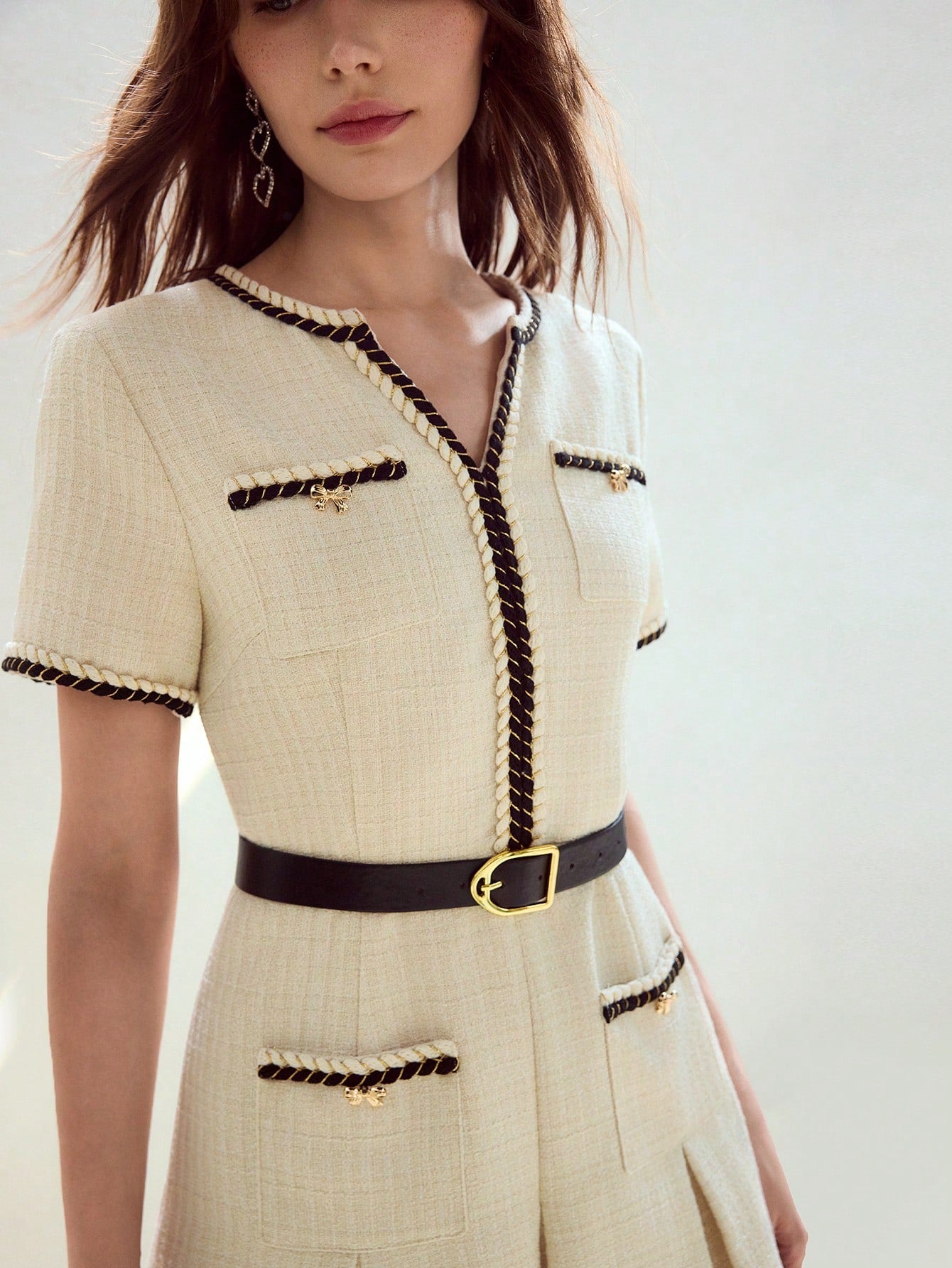 <a href="https://beryn-boutique.com/dress">
<img src="xxx.jpg" alt=<"Elegant Chanel Style Tweed Dress with Black Trim & Belted Pleated Skirt Luxury">
</a>
