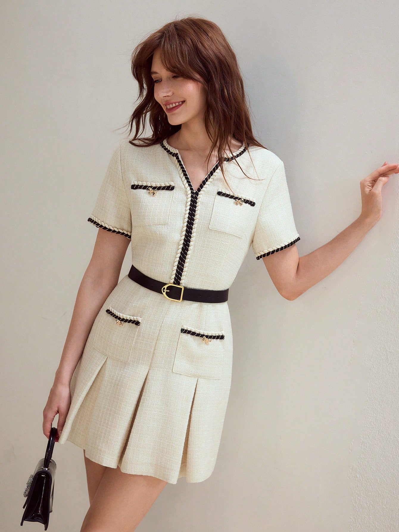 <a href="https://beryn-boutique.com/dress">
<img src="xxx.jpg" alt=<"Elegant Chanel Style Tweed Dress with Black Trim & Belted Pleated Skirt Luxury">
</a>
