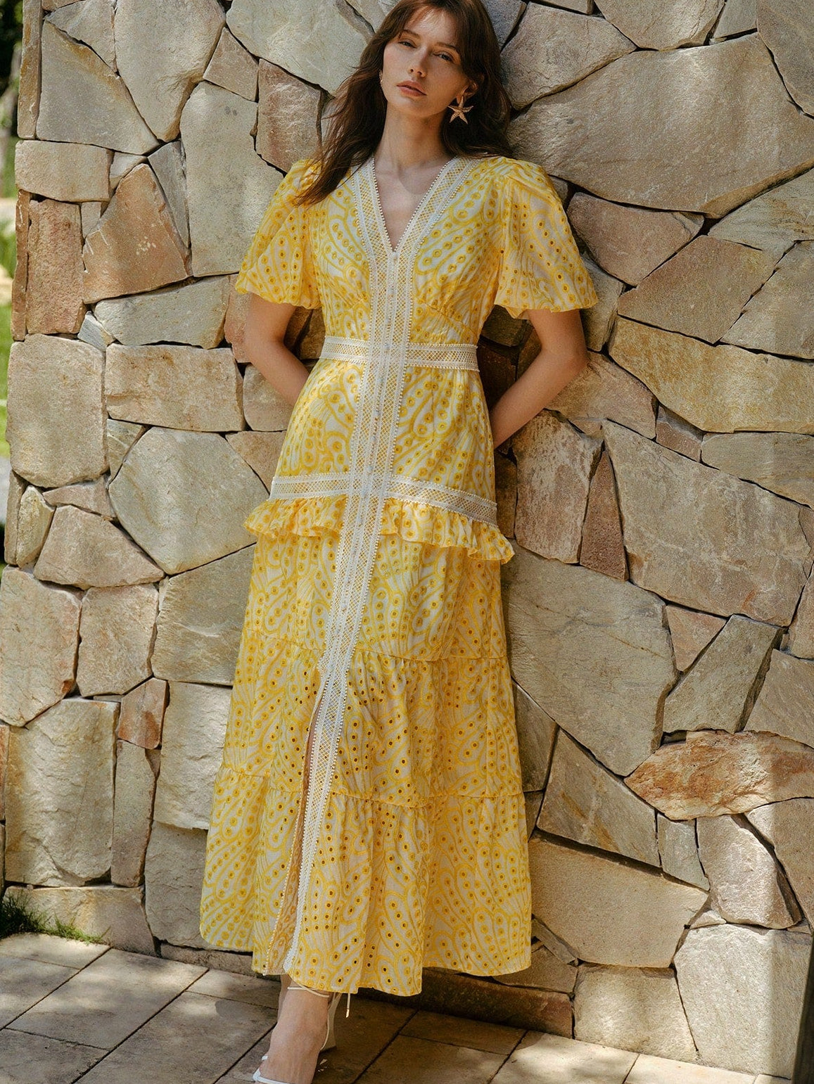 <a href="https://beryn-boutique.com/dress">
<img src="xxx.jpg" alt=<" SCHIFFY EMBROIDERY V-NECK PUFF SLEEVE RUFFLE TRIM TIERED HEM LONG DRESS">
</a>
