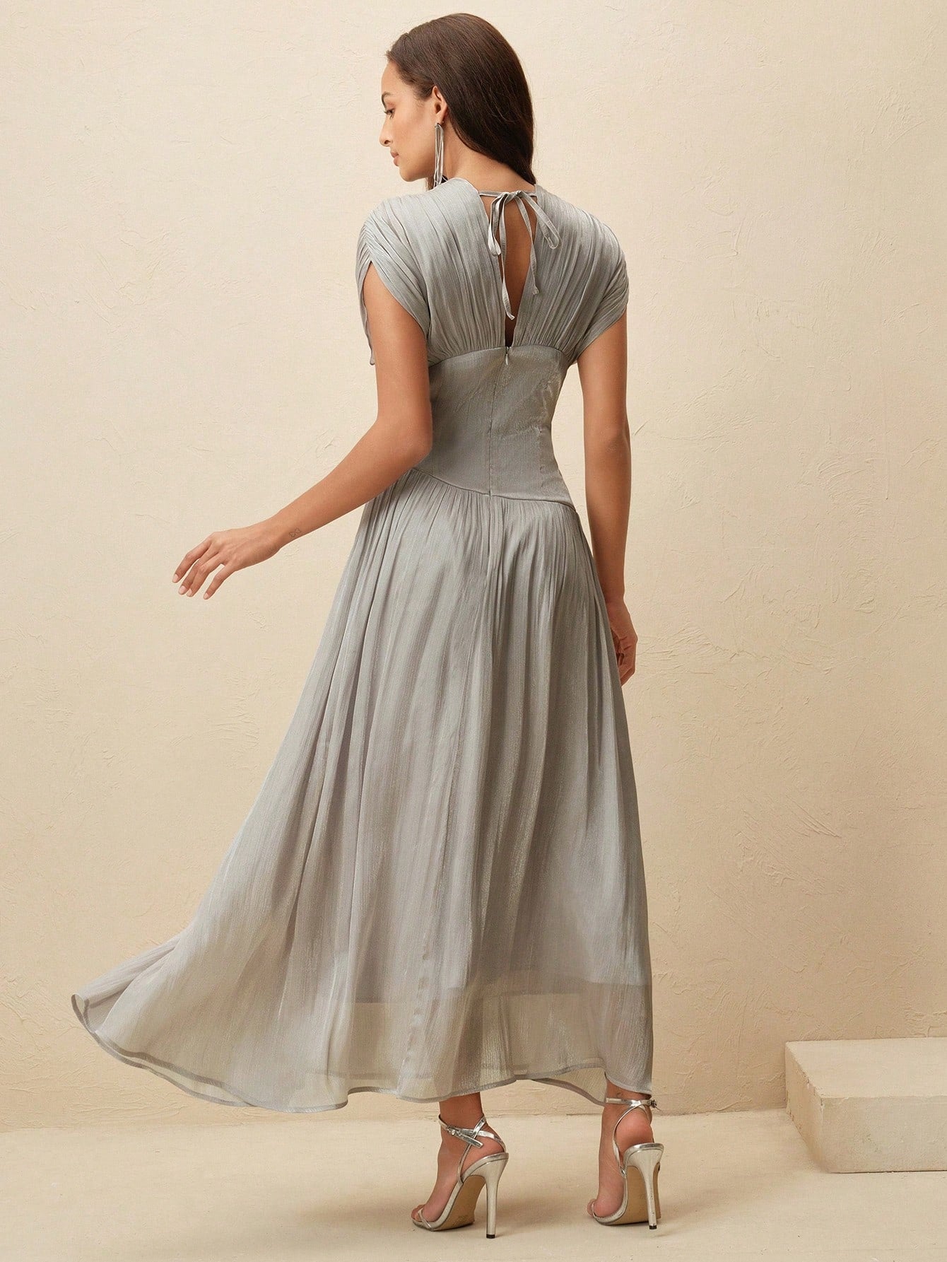 <a href="https://beryn-boutique.com/dress">
<img src="xxx.jpg" alt=<"  Women's V-Neck Short Sleeve Beaded Chain Pleated Waist Elegant Long Dress Summer">
</a>
