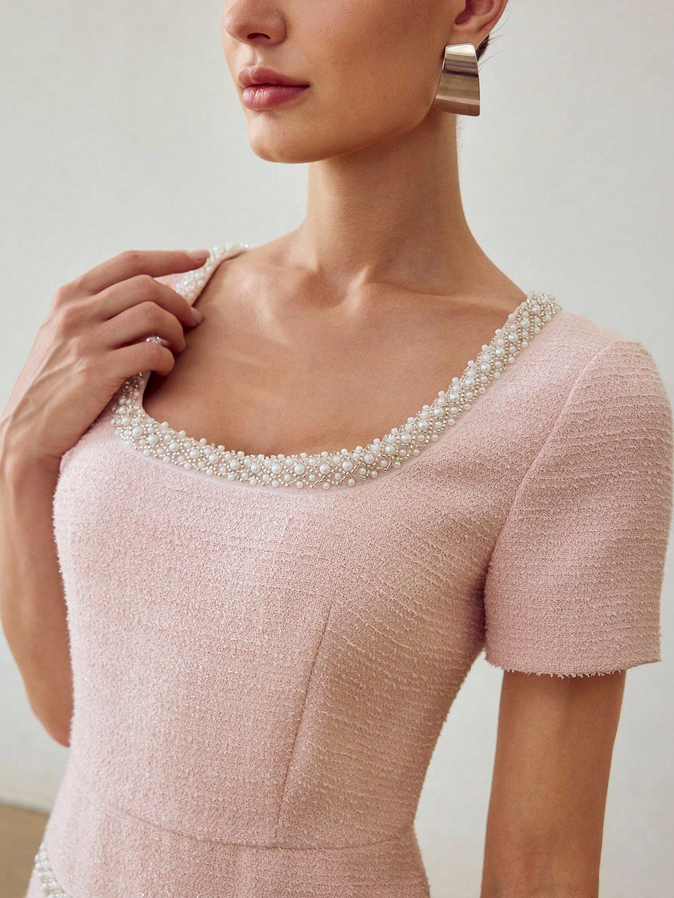 <a href="https://beryl-boutique.com/dress">
<img src="xxx.jpg" alt="Elegant Square Neck Pink Tweed Dress With Pearl Trim Short Sleeve Belted Mini Dress For Wedding Guest Party">
</a>
