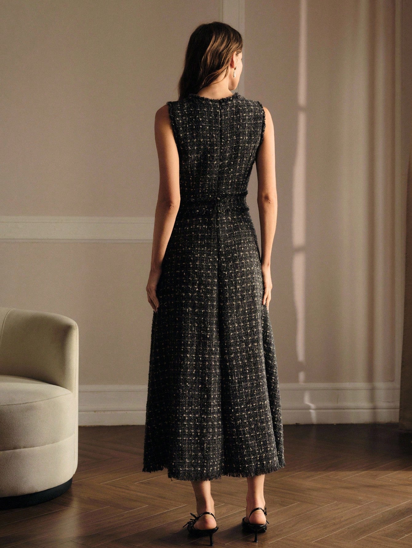 <a href="https://beryn-boutique.com/dress">
<img src="xxx.jpg" alt=<"LUXURY DRESS PREMIUM TWEED  TRIM SLEEVELESS  CLASSY DRESS FOR WOMEN">
</a>
