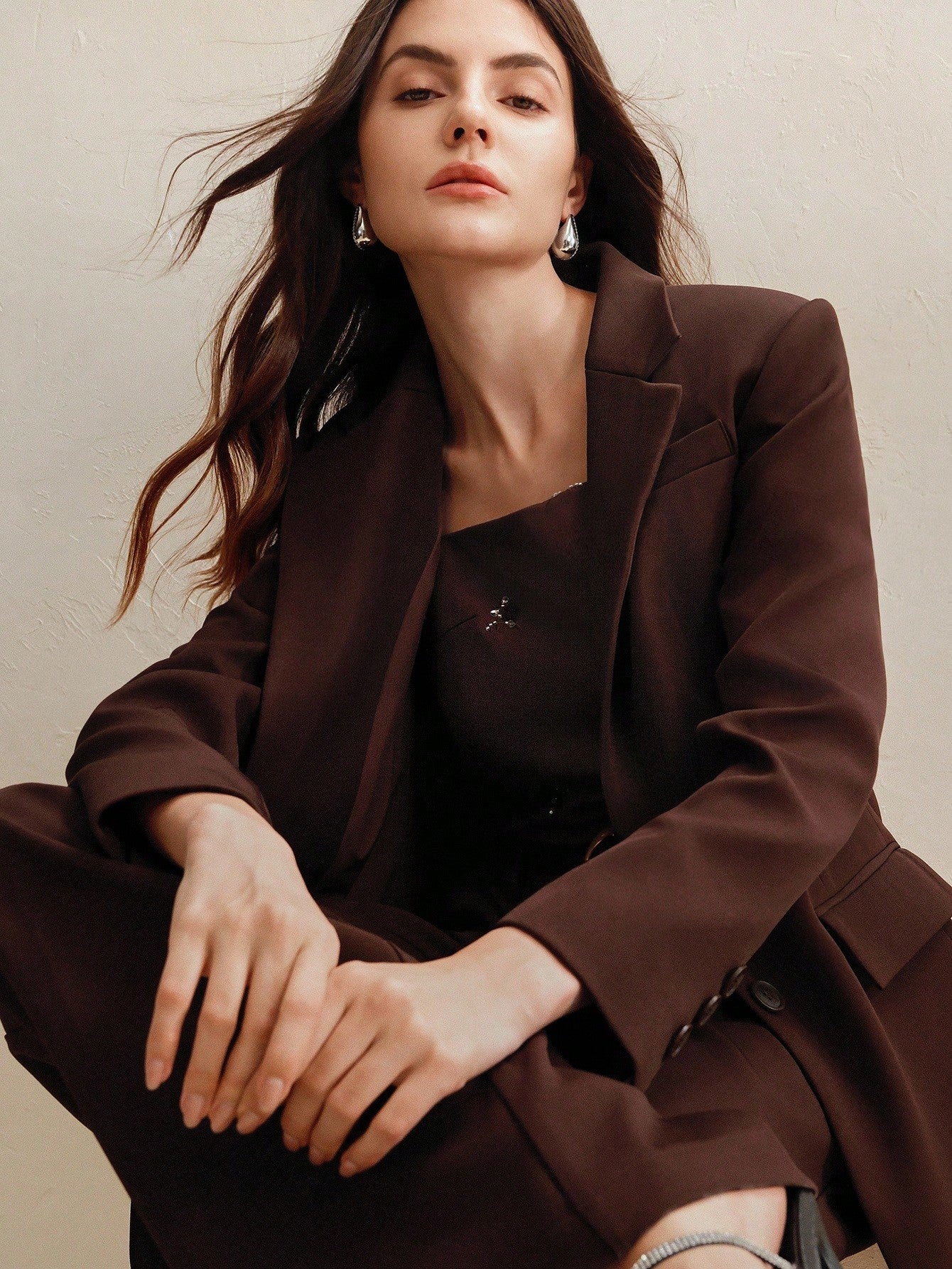 <a href="https://beryn-boutique.com/dress">
<img src="xxx.jpg" alt=<"Elegant Brown Tailored Blazer & Wide Leg Pants Suit Set for Women, Formal Office Business 2 Piece Outfit">
</a>
