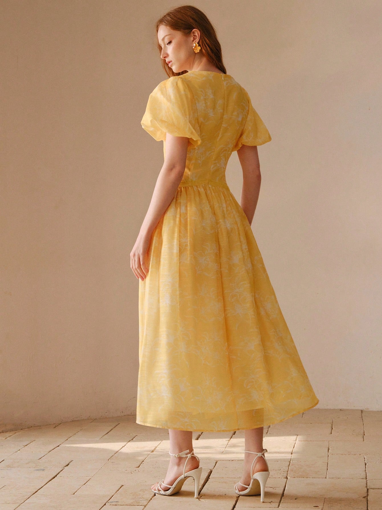 <a href="https://beryn-boutique.com/dress">
<img src="xxx.jpg" alt=<" PREMIUM WOMEN'S FLORAL PRINT PUFF SLEEVE CONTRAST LACE MAXI DRESS">
</a>