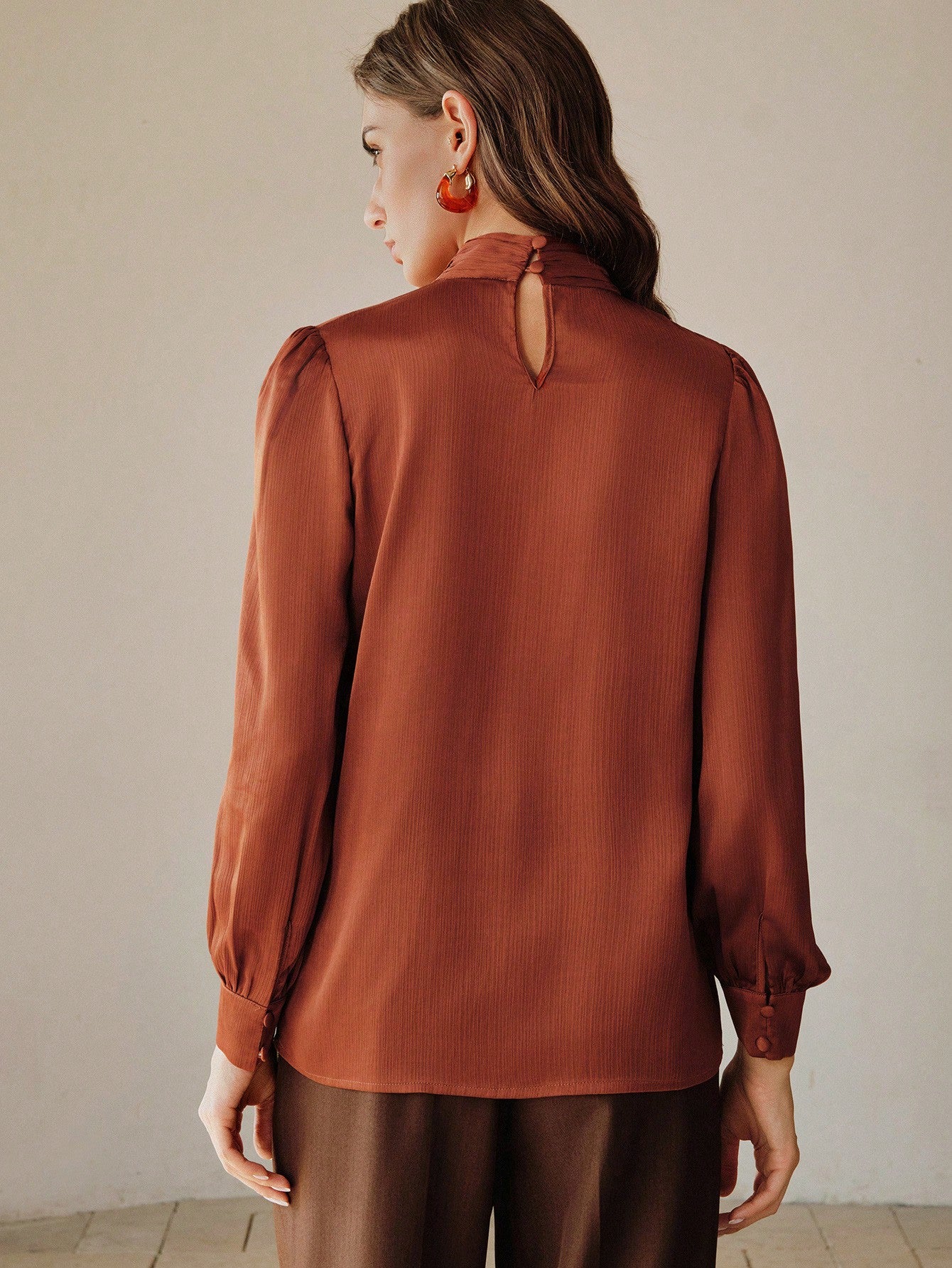 <a href="https://beryn-boutique.com/dress">
<img src="xxx.jpg" alt=<" Anewsta Elegant Retro Brown Satin Texture Mock Neck Loose Long Sleeve Top">
</a>
