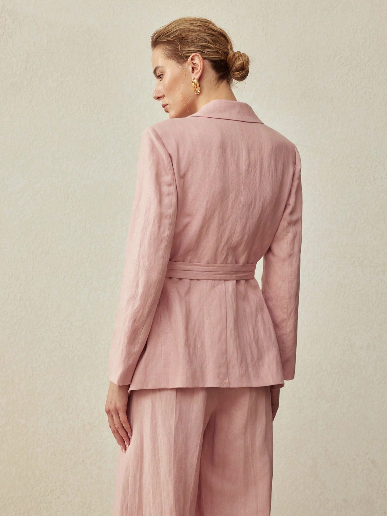 <a href="https://beryn-boutique.com/dress">
<img src="xxx.jpg" alt=<"Elegant Pink Two-Piece Suit | Belted Blazer & Wide Leg Trousers for Work & Events">
</a>
