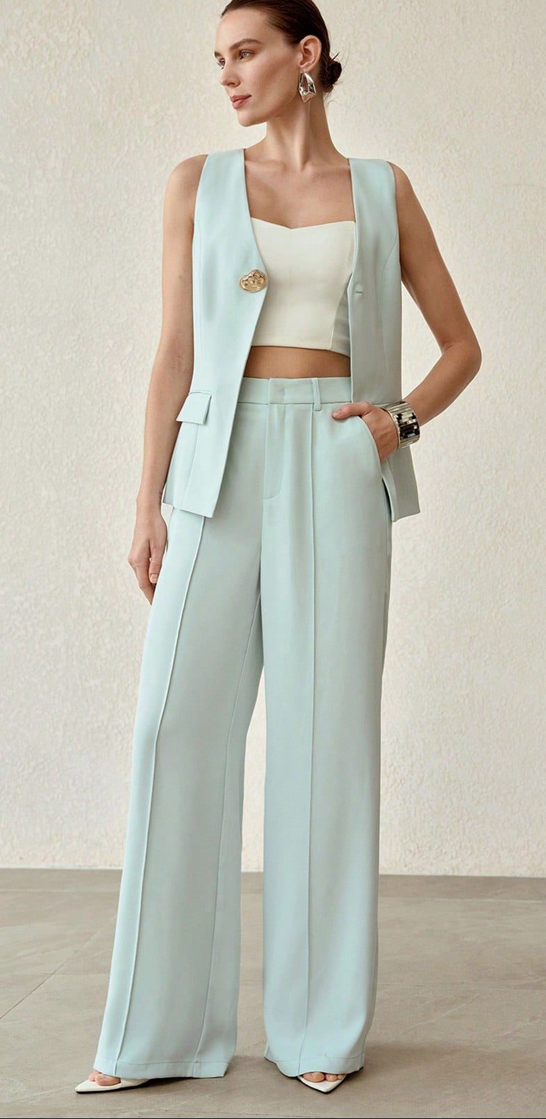 <a href="https://beryn-boutique.com/dress">
<img src="xxx.jpg" alt=<" WOMEN'S SLEEVELESS SUIT VEST & PANTS OUTERWEAR ">
</a>
