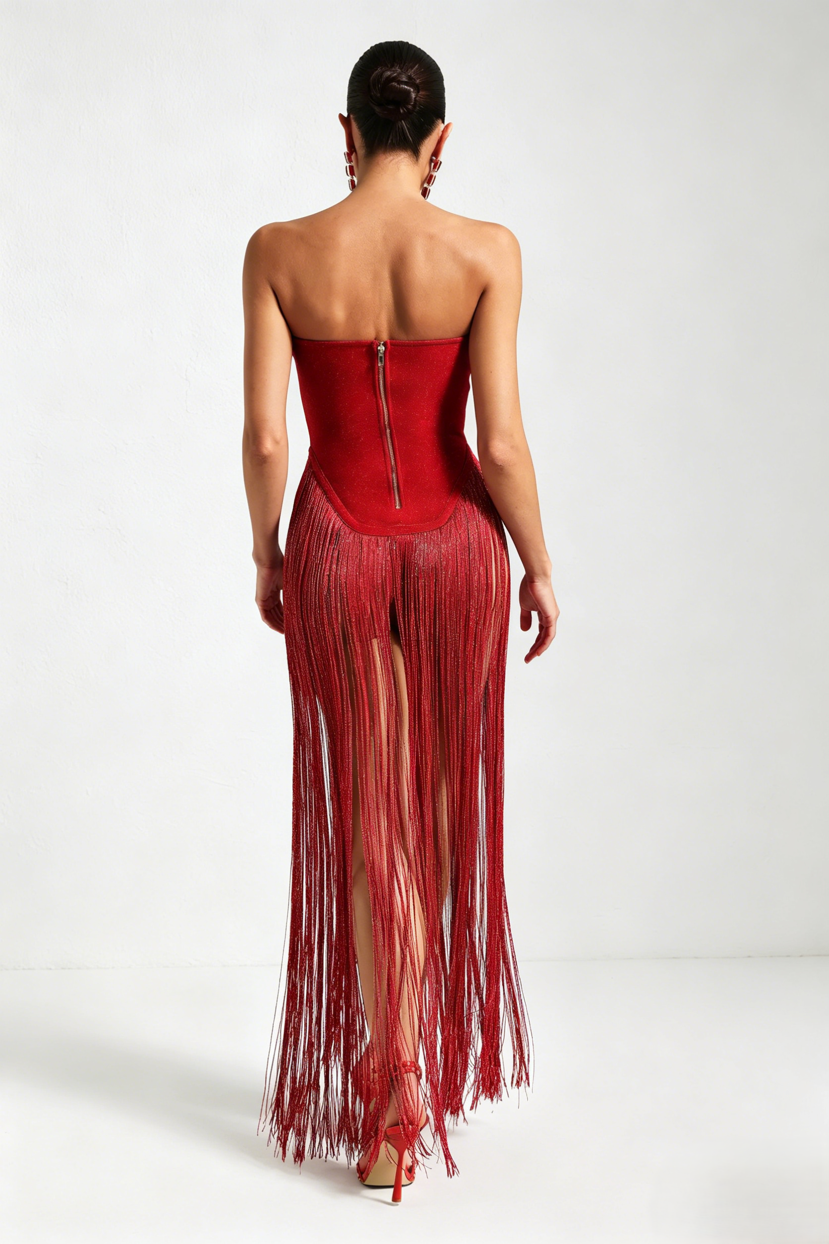 <img src="https://www.beryn-boutique.com/" 
       alt="Shimmer Fringe Club Dress" 
       loading="lazy" />