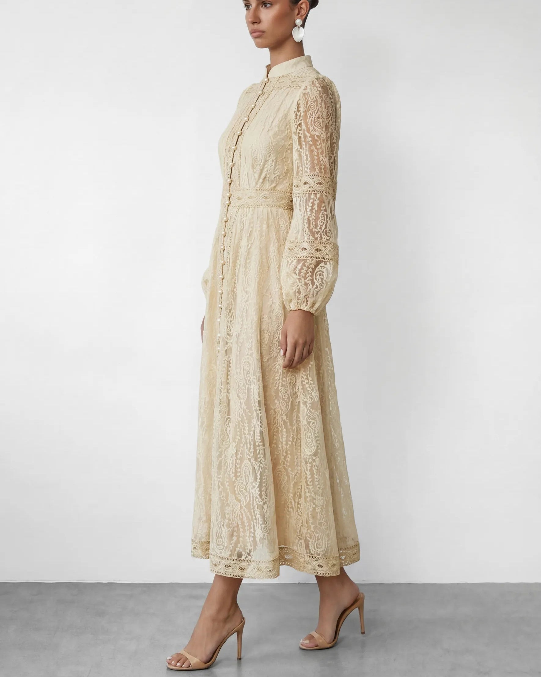 <img src="https://www.beryn-boutique.com/" 
       alt="Bohemian Cream Lace Midi Dress" 
       loading="lazy" />
