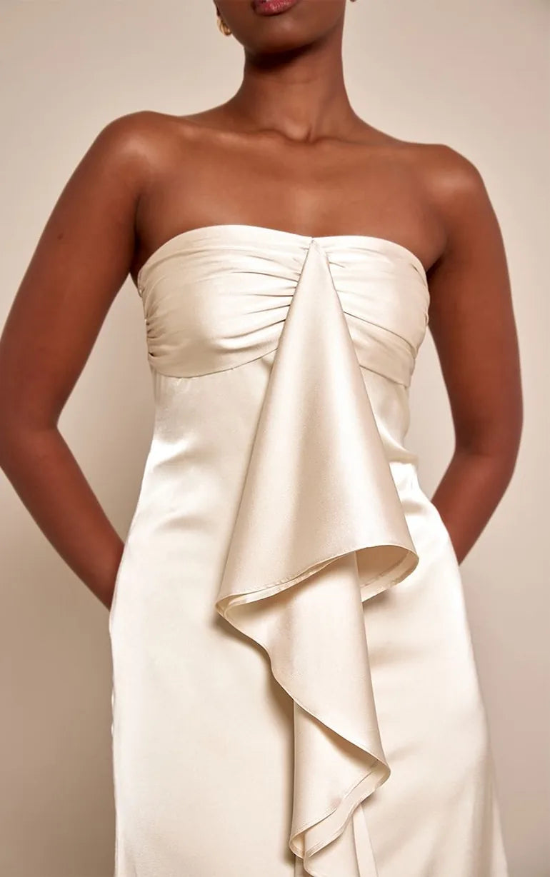 
<img src="https://www.beryn-boutique.com/" 
       alt="Elegant Draped Satin Strapless Maxi Dress" 
       loading="lazy" />
