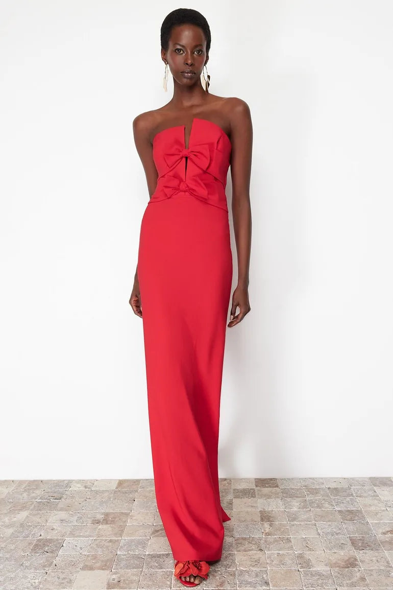 <img src="https://www.beryn-boutique.com/" 
       alt="Strapless Red Bow Mermaid Gown" 
       loading="lazy" />