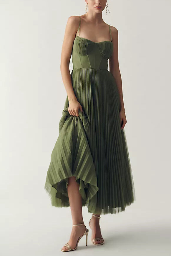 <img src="https://www.beryn-boutique.com/" 
       alt="Green Spaghetti Strap Pleated Midi Dress" 
       loading="lazy" />