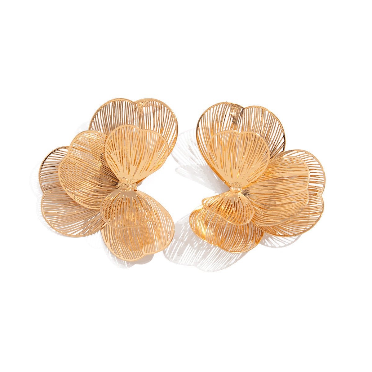 <a href="https://beryn-boutique.com/dress">
<img src="xxx.jpg" alt=<"Hollow Ginkgo Leaf Copper Slice Premium Stud Earrings">
</a>
