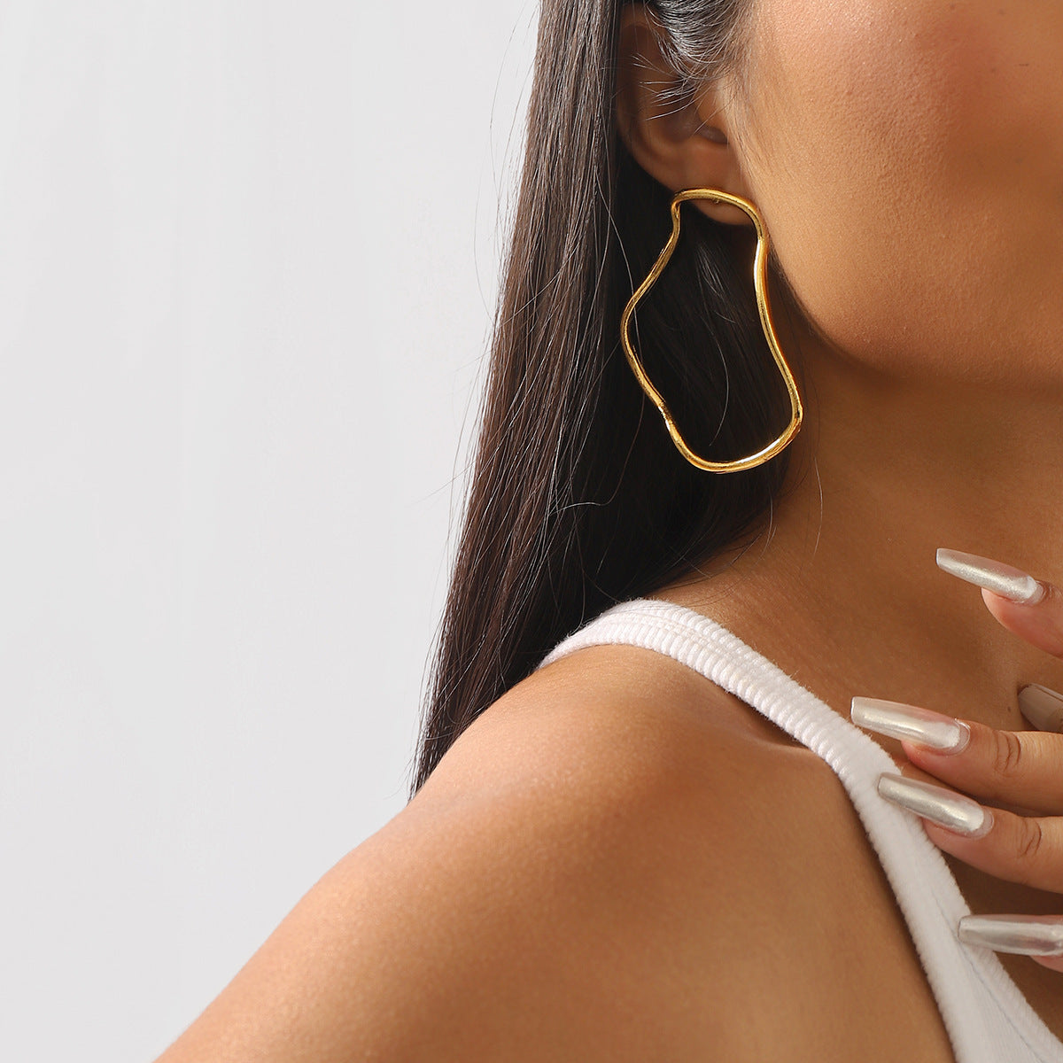 <a href="https://beryn-boutique.com/dress">
<img src="xxx.jpg" alt=<"Metal Sequin Tassel Square Geometric Long Drop Earrings">
</a>
