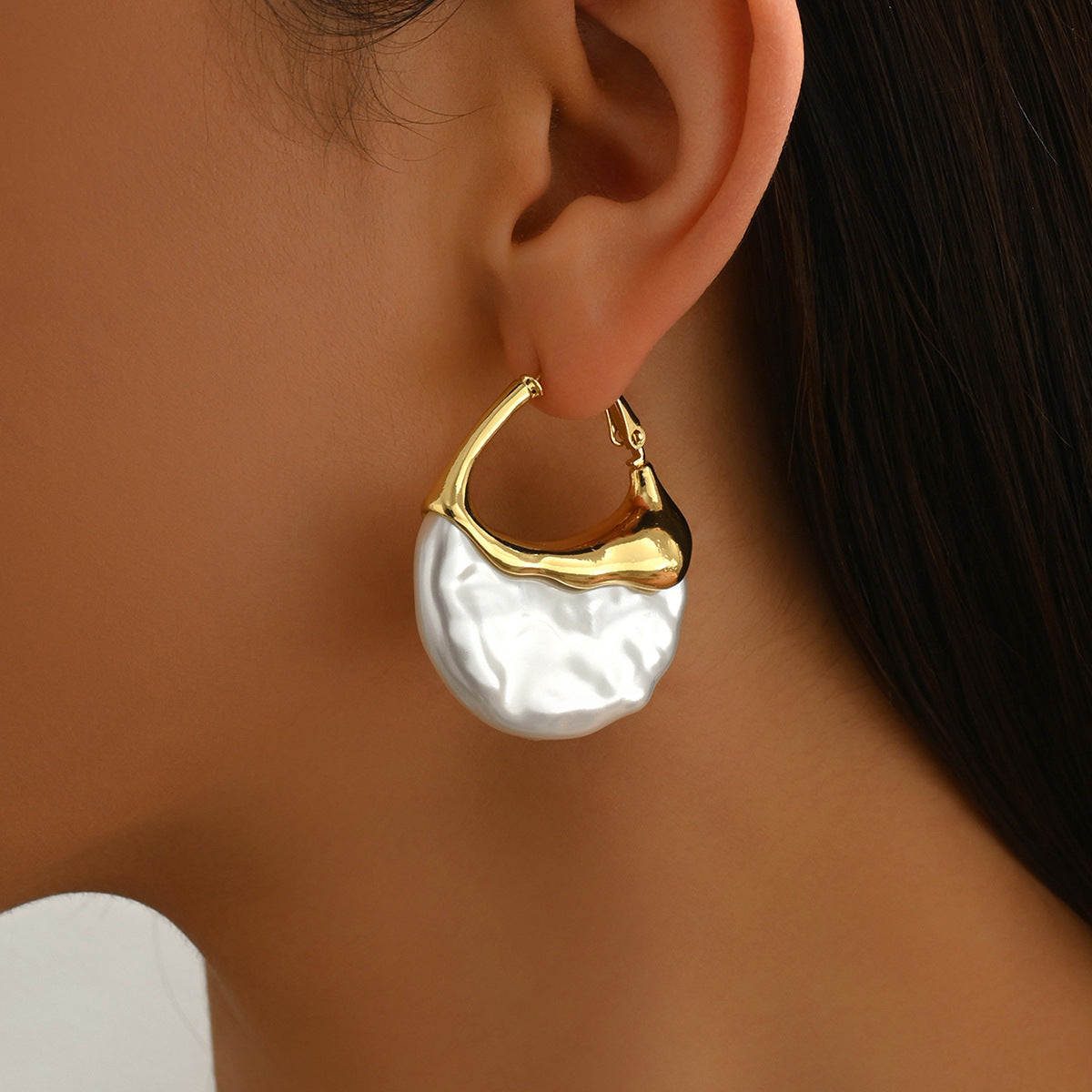 <a href="https://beryn-boutique.com/dress">
<img src="xxx.jpg" alt=<"Luxury Pearl Inlaid Versatile High-end Temperament Earrings">
</a>
