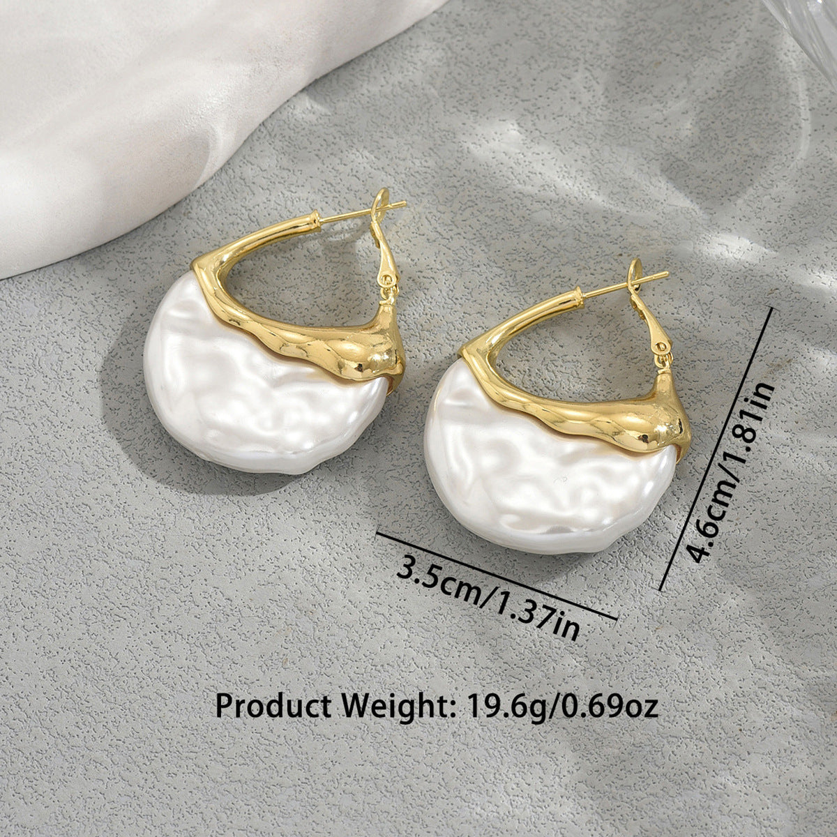 <a href="https://beryn-boutique.com/dress">
<img src="xxx.jpg" alt=<"Luxury Pearl Inlaid Versatile High-end Temperament Earrings">
</a>
