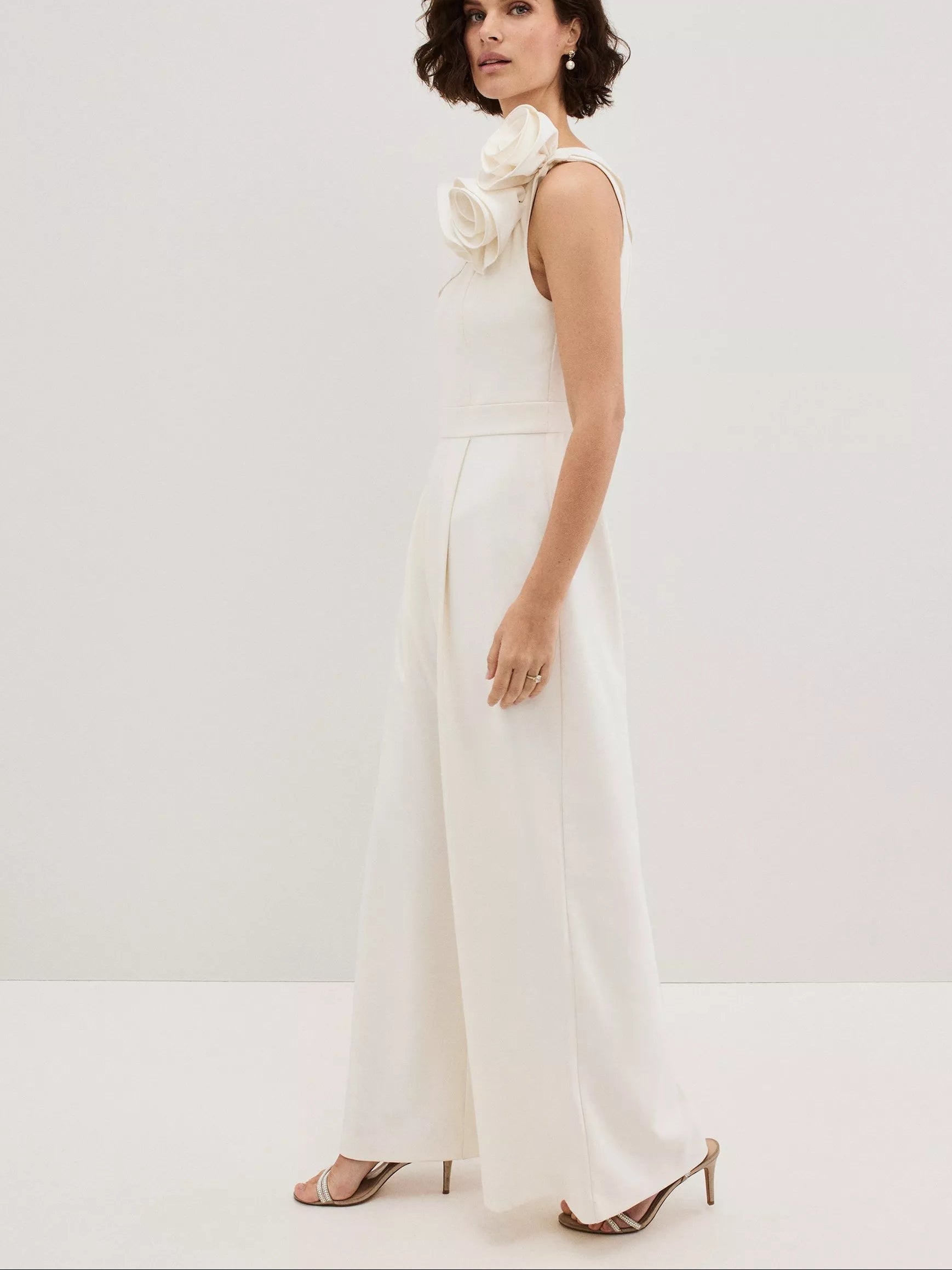 <img src="https://www.beryn-boutique.com/" 
       alt="Elegant Formal Bridal Jumpsuit for Wedding Guest Cocktail Party For Women" 
       width="100%" 
       loading="lazy" />