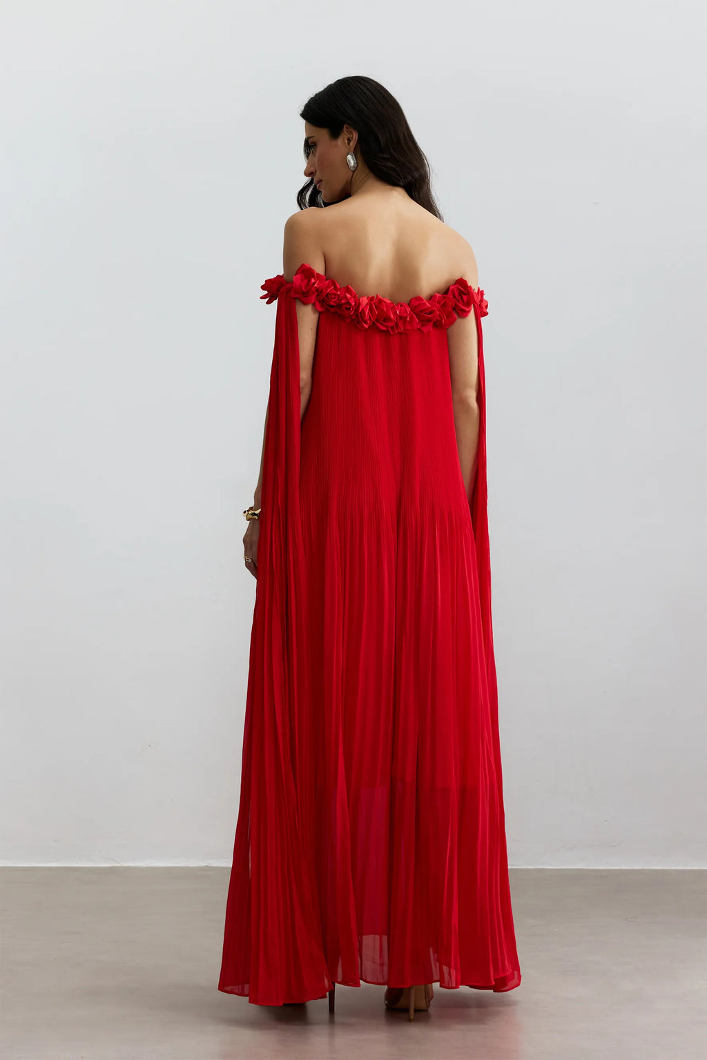 <img src="https://www.beryn-boutique.com/" 
       alt="Red 3D Rose Pleated Maxi Dress" 
       loading="lazy" />