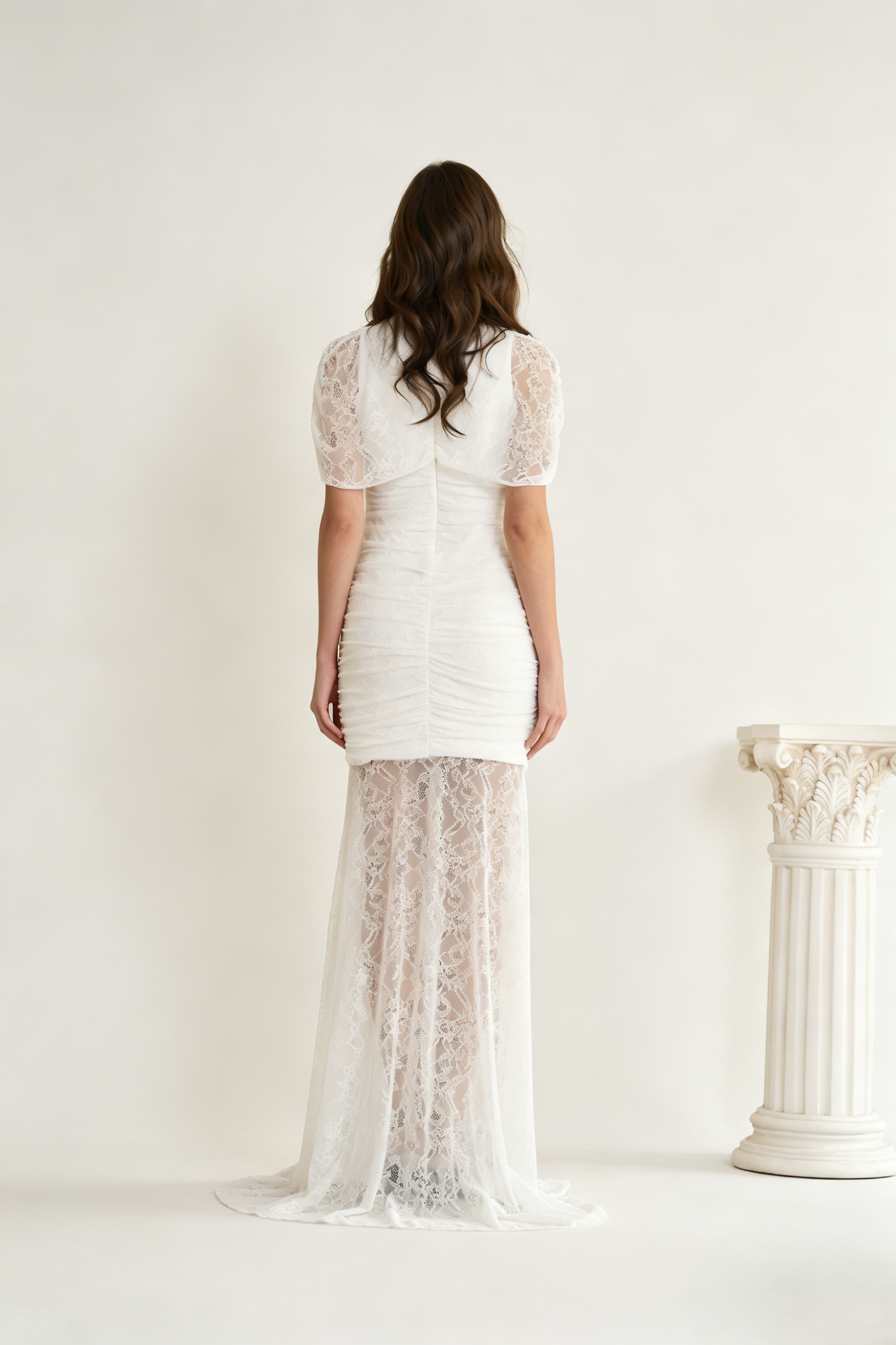 <img src="https://www.beryn-boutique.com/" 
       alt="Asymmetrical High Neck Wedding Dress" 
       loading="lazy" />
