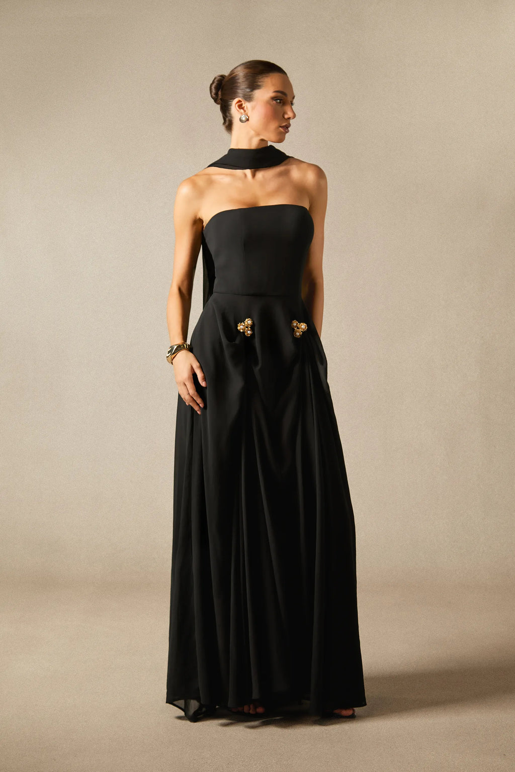 <img src="https://www.beryn-boutique.com/" 
       alt="Black Strapless Maxi Gown" 
       loading="lazy" />