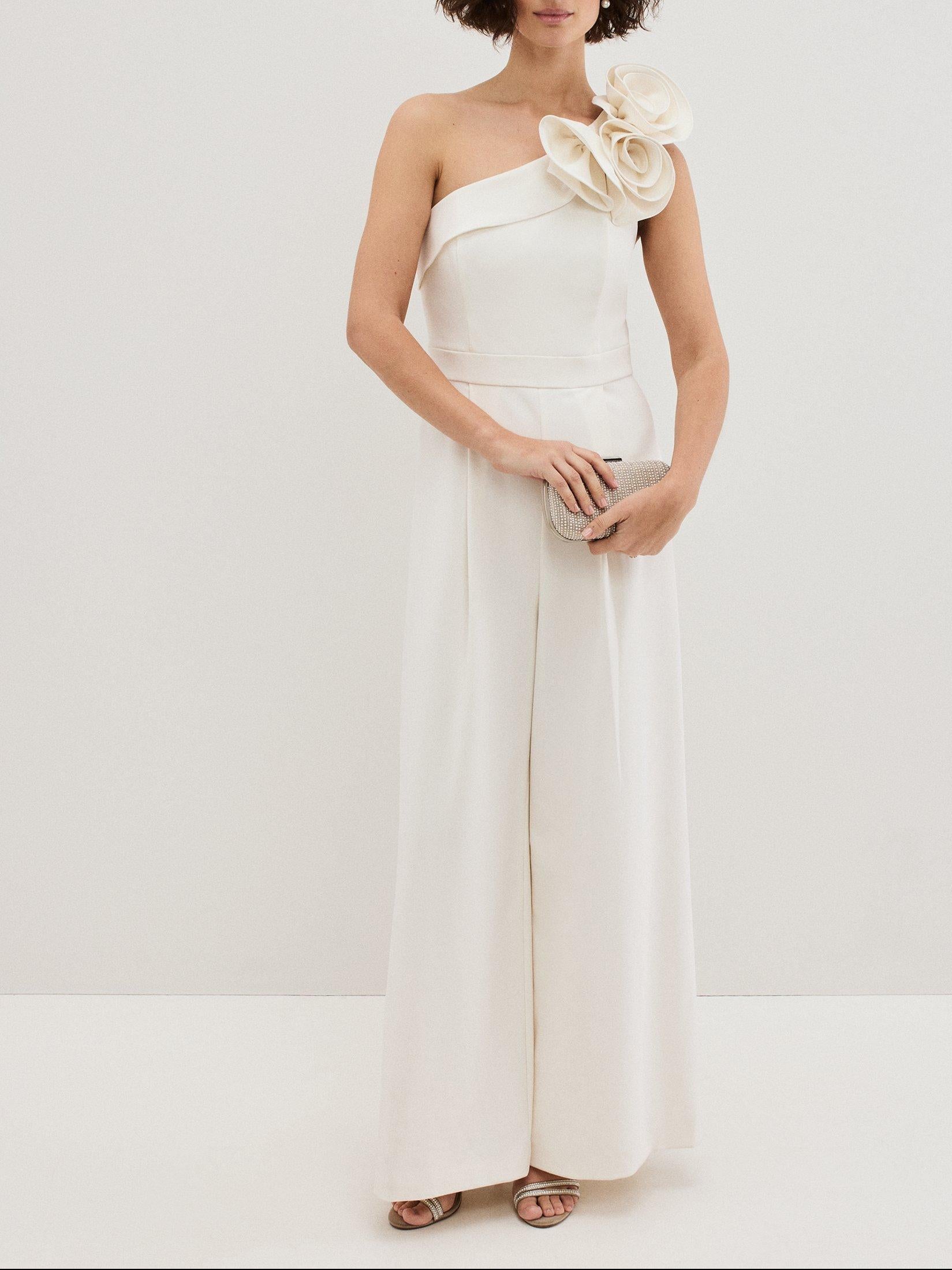 <img src="https://www.beryn-boutique.com/" 
       alt="Elegant Formal Bridal Jumpsuit for Wedding Guest Cocktail Party For Women" 
       width="100%" 
       loading="lazy" />