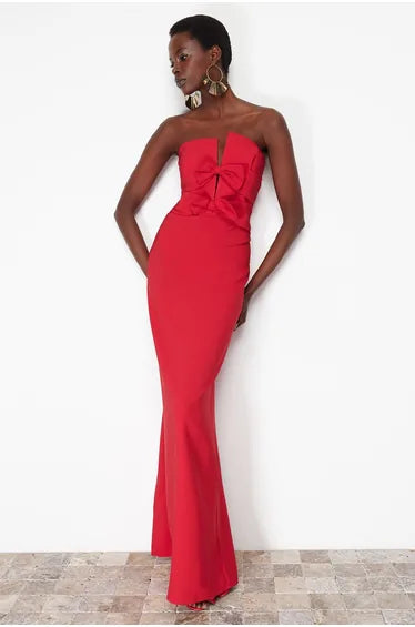 <img src="https://www.beryn-boutique.com/" 
       alt="Strapless Red Bow Mermaid Gown" 
       loading="lazy" />